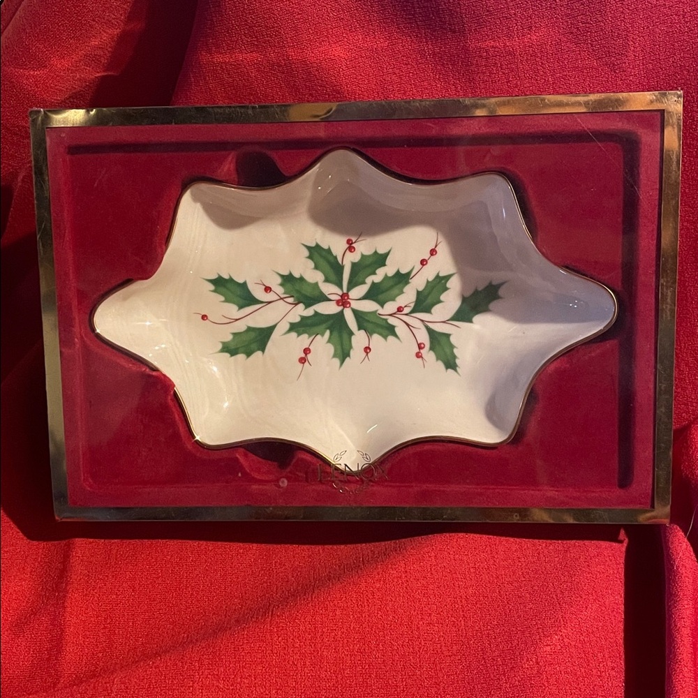 Lenox Festive Holly Dish